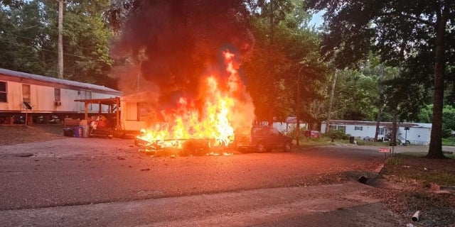 Truck catches fire, threatens nearby mobile home – Mississippi’s best local newspaper